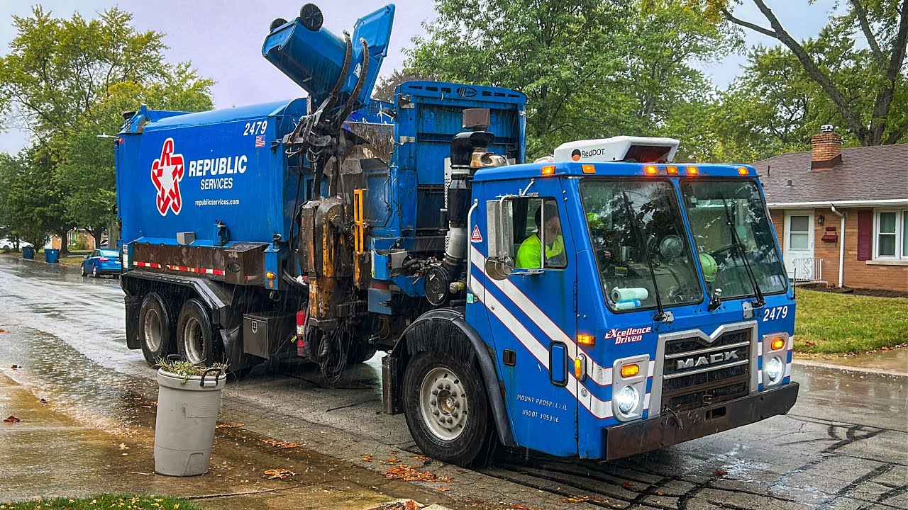 Republic Labrie Automizer Side Loader Garbage Truck