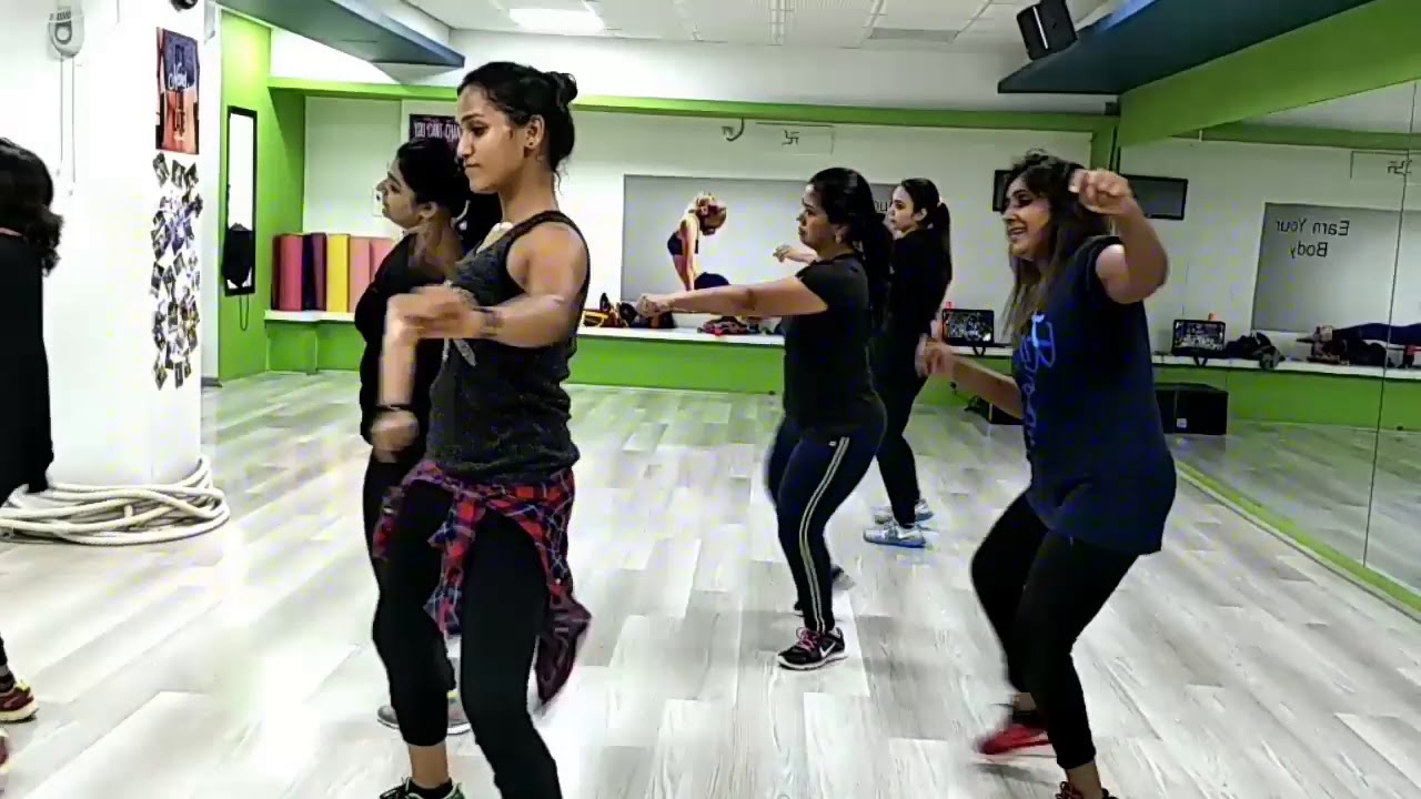 Golmal again:- title track:- Ajay devgan-pariniti chopra bollyfitness Bollywood zumba