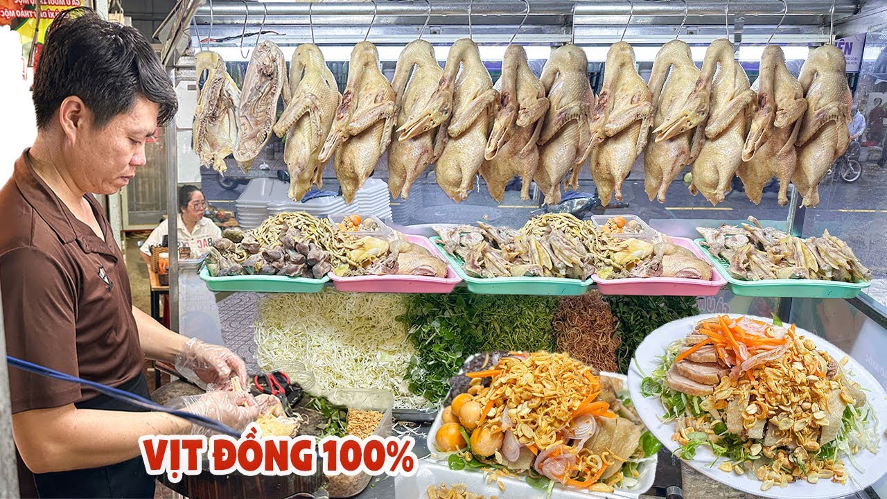 Đắt lắm qu&aacute;n Gỏi Vịt 400 ng&agrave;n 1 con người ăn tấp nập mỗi ng&agrave;y, h&oacute;a ra nhờ Vịt Ăn L&uacute;a Chạy Đồng 100%