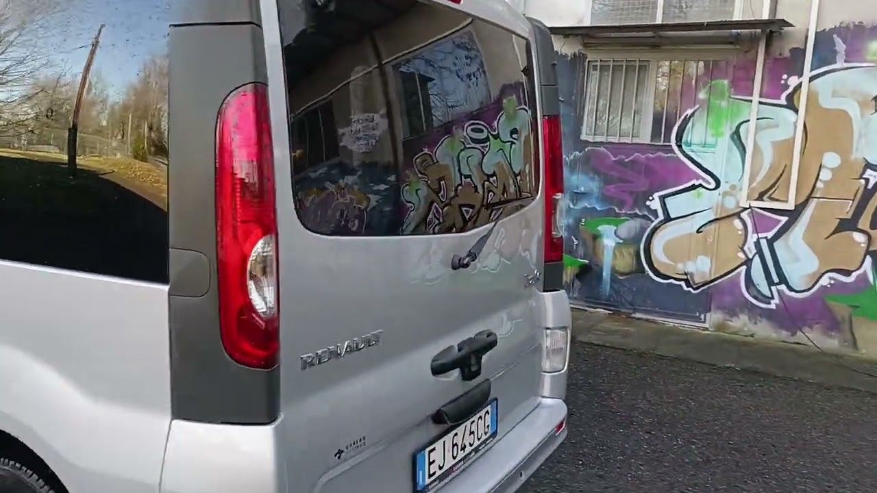 Renault trafic lavato e pulito e luccicante