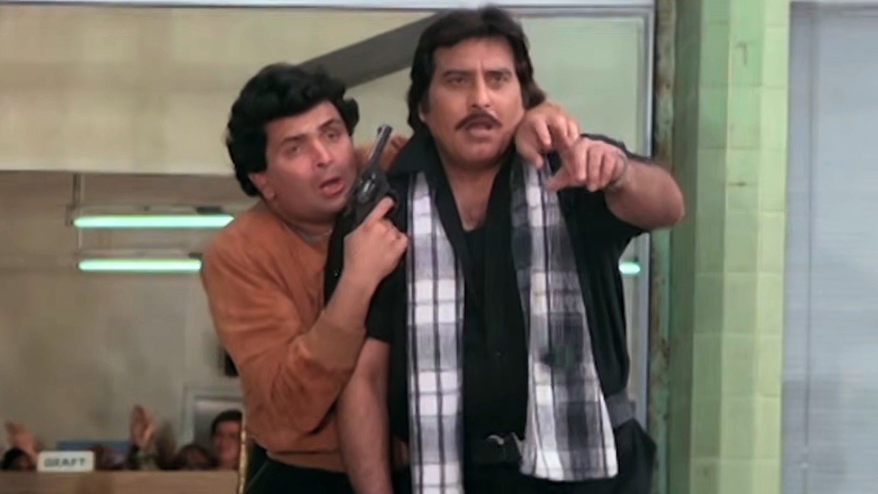 Humne Chori Nahi Ki Bus Bank Loota Hain - Vinod Khanna, Rishi Kapoor Comedy- Eena Meena Deeka Part 1