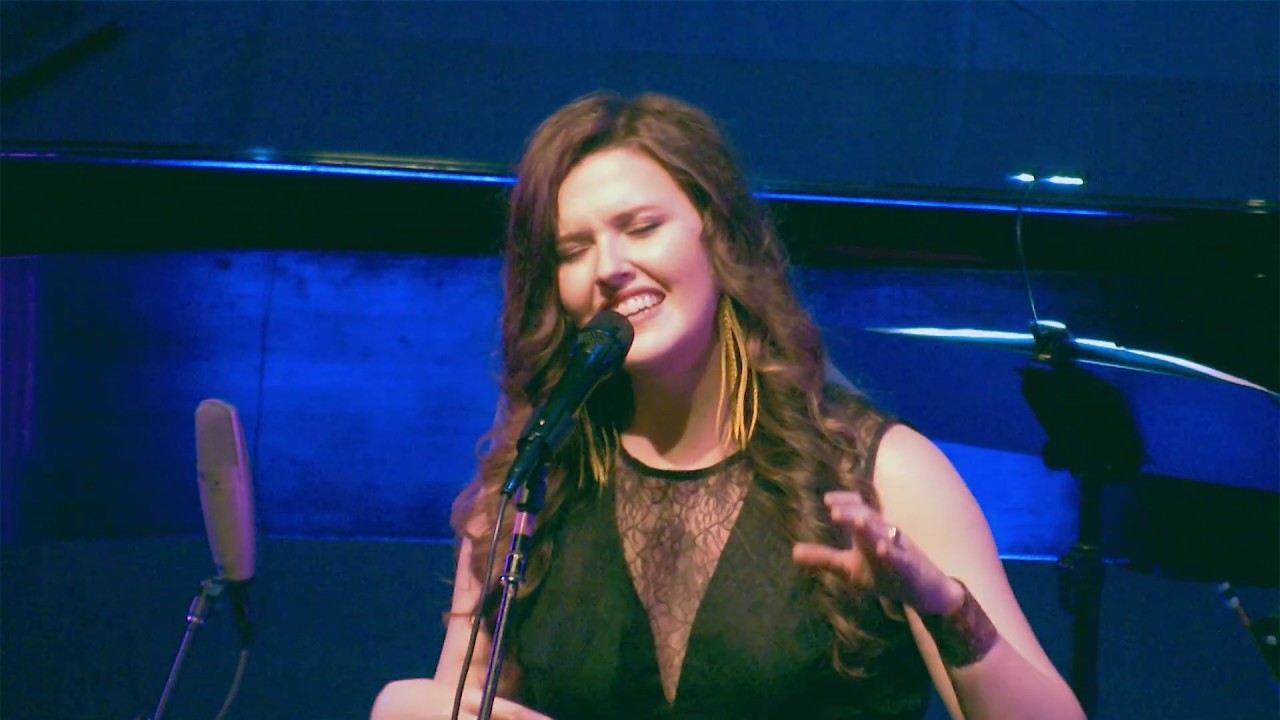 Feeling Good — Halie Loren live at the Wildish Theater (Oregon, 2017)