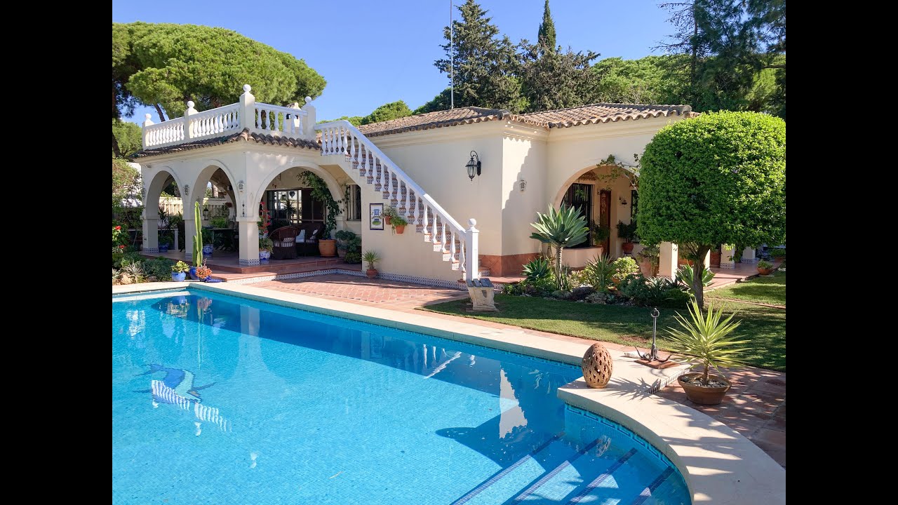 Rustic style villa for sale in Chiclana with pool ID v1e4g