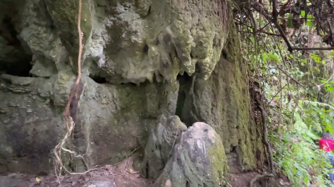 Nyakasura falls, Amabeere ga Nyina Mwiru caves and the picturesque crater lakes in Fort Portal, Ug
