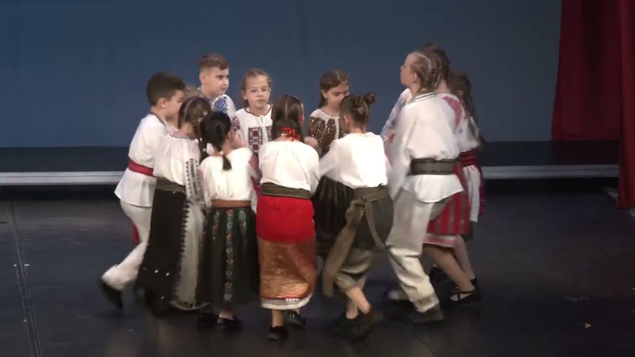 Ansamblul Tradiții, Suită de dansuri populare Ziua Scolii Gimnaziale 