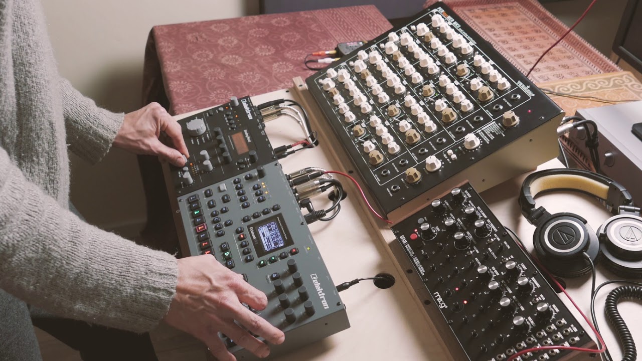 Sunrise - Analog techno jam with Octatrack, Analog Heat, Vermona Perfourmer and Mood DFAM