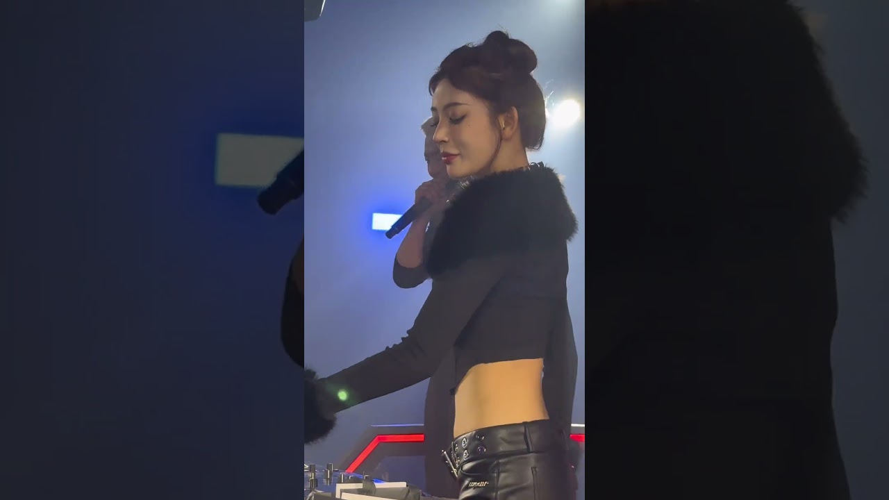 Chinese Female DJ Live Spinning, Interpreting Dynamic Chinese Style!
