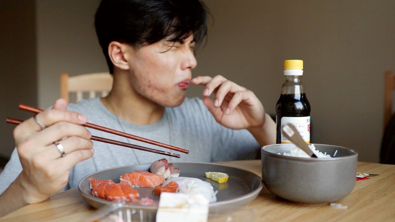 TRYING $4 SALMON SASHIMI IN NYC!? (cheap sushi/sashimi mukbang)
