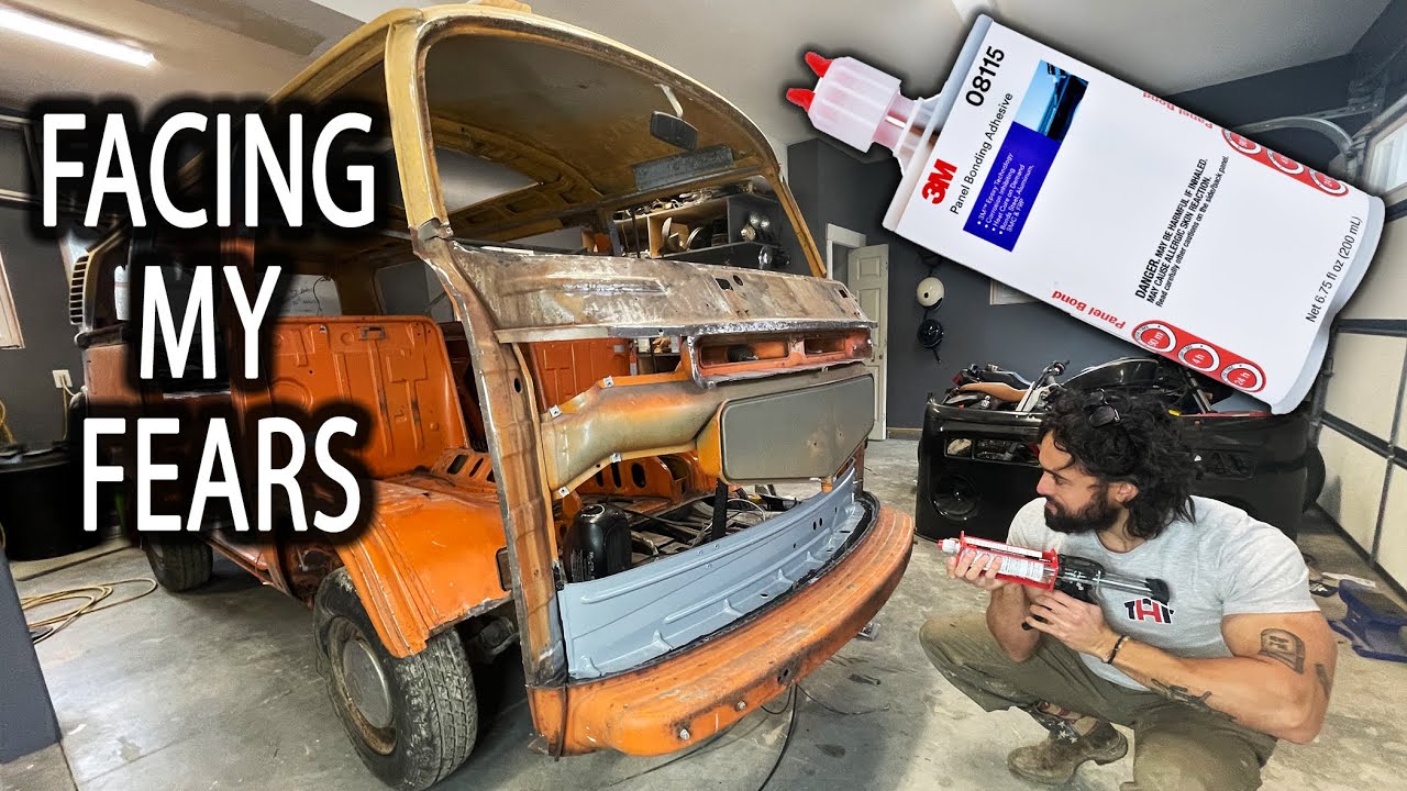 Использование клея для склеивания панелей | Восстановление автобуса VW. Эпизод: 20