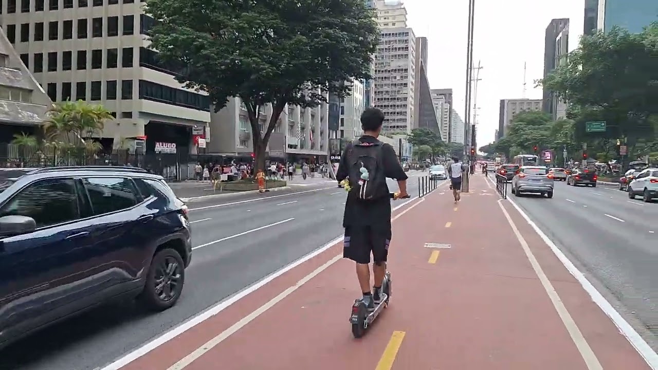 جولة في مدينة ساو باولو، وخصوصا في شارع باوليستا وأحياء قريبة منه. مغربي في البرازيل