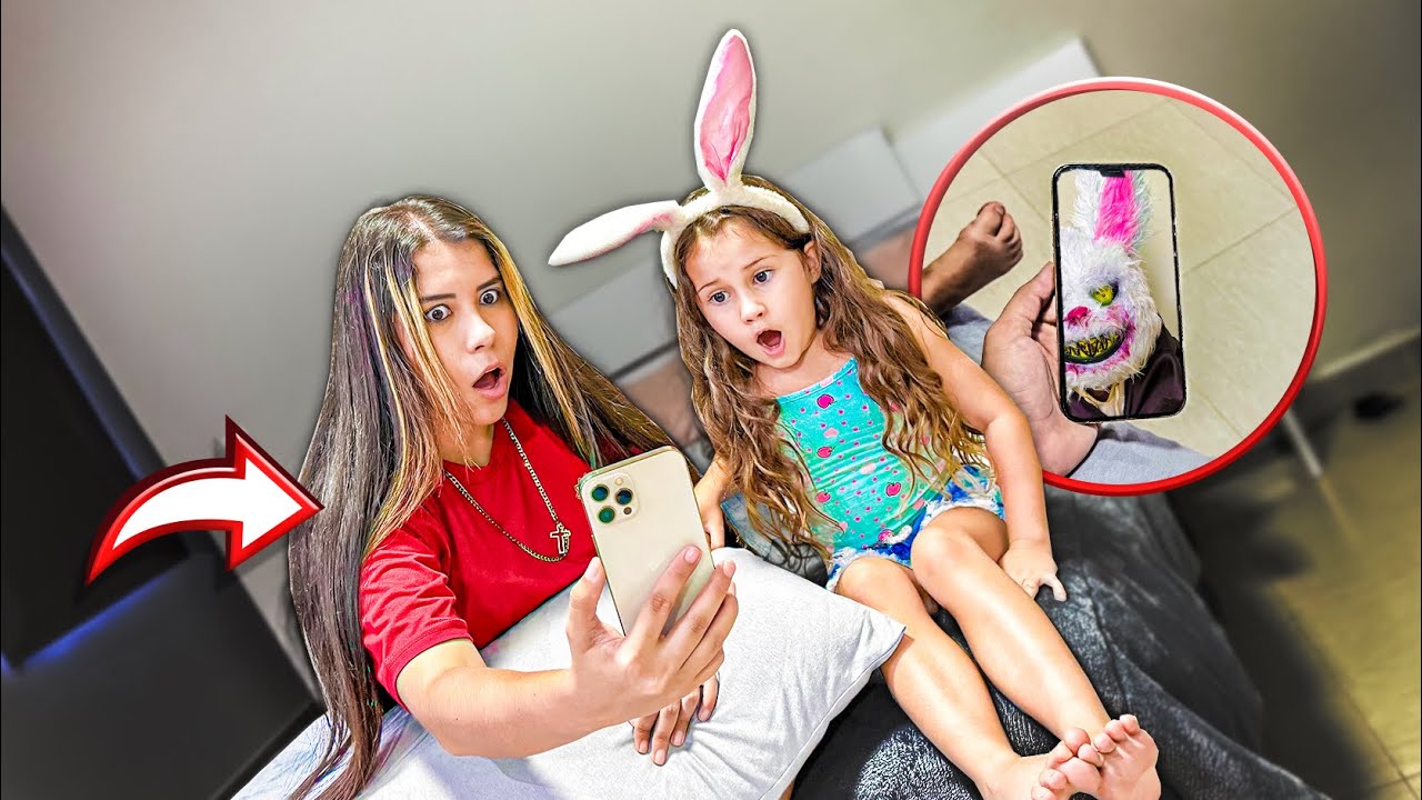 UM COELHO ASSUSTADOR LIGOU PRA MINHA IRMÃZINHA POR CHAMADA DE VÍDEO !!