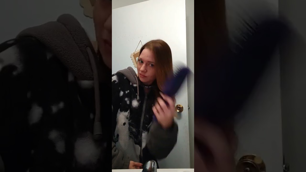 Stoner girl hypnotizing you with her powers