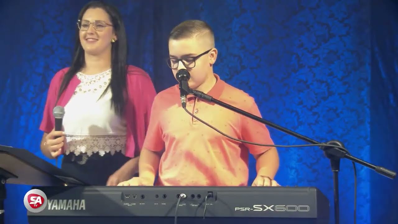 Vinícius e Isabeli e Maicom e Mariane - Barquinho Azul / Vidro de Perfume -  Banda JM