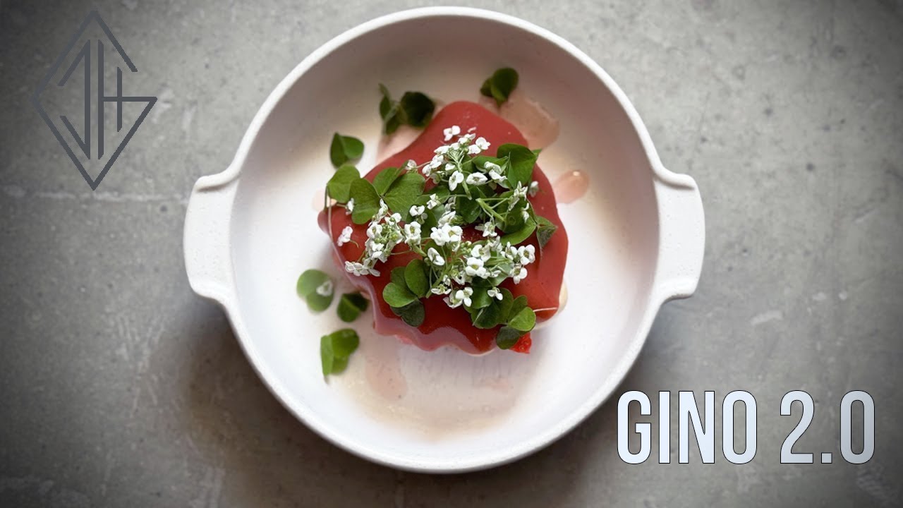 Gino 2.0 – lyxig sommar¬dessert med Bakad Vit Choklad Gelato, Jordgubbsgelé & Rabarber