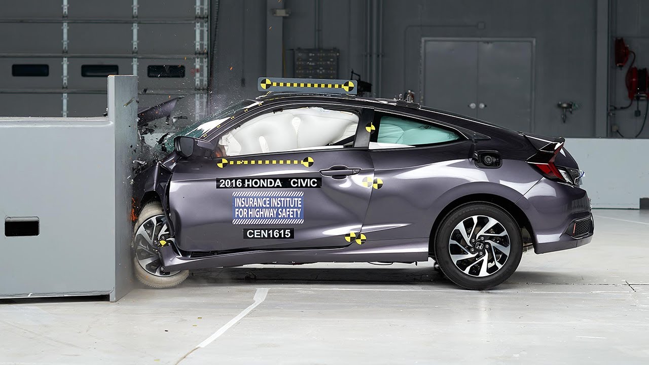 2016 Honda Civic 2-door driver-side small overlap IIHS crash test