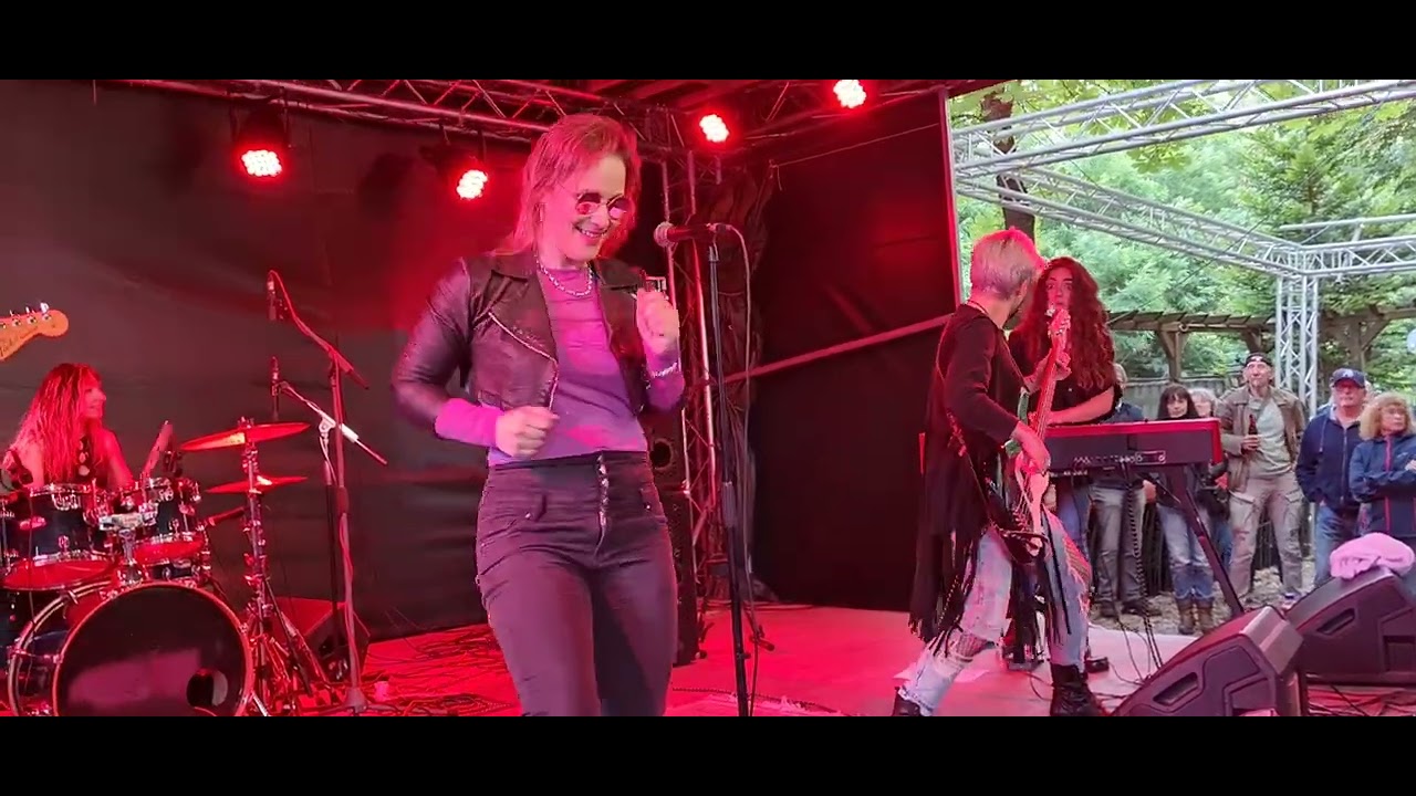 LADY DOUBLE DEALER ...played by Strange Kind of Women, at Haus Eifgen, 6.7.24 ❤️‍🔥