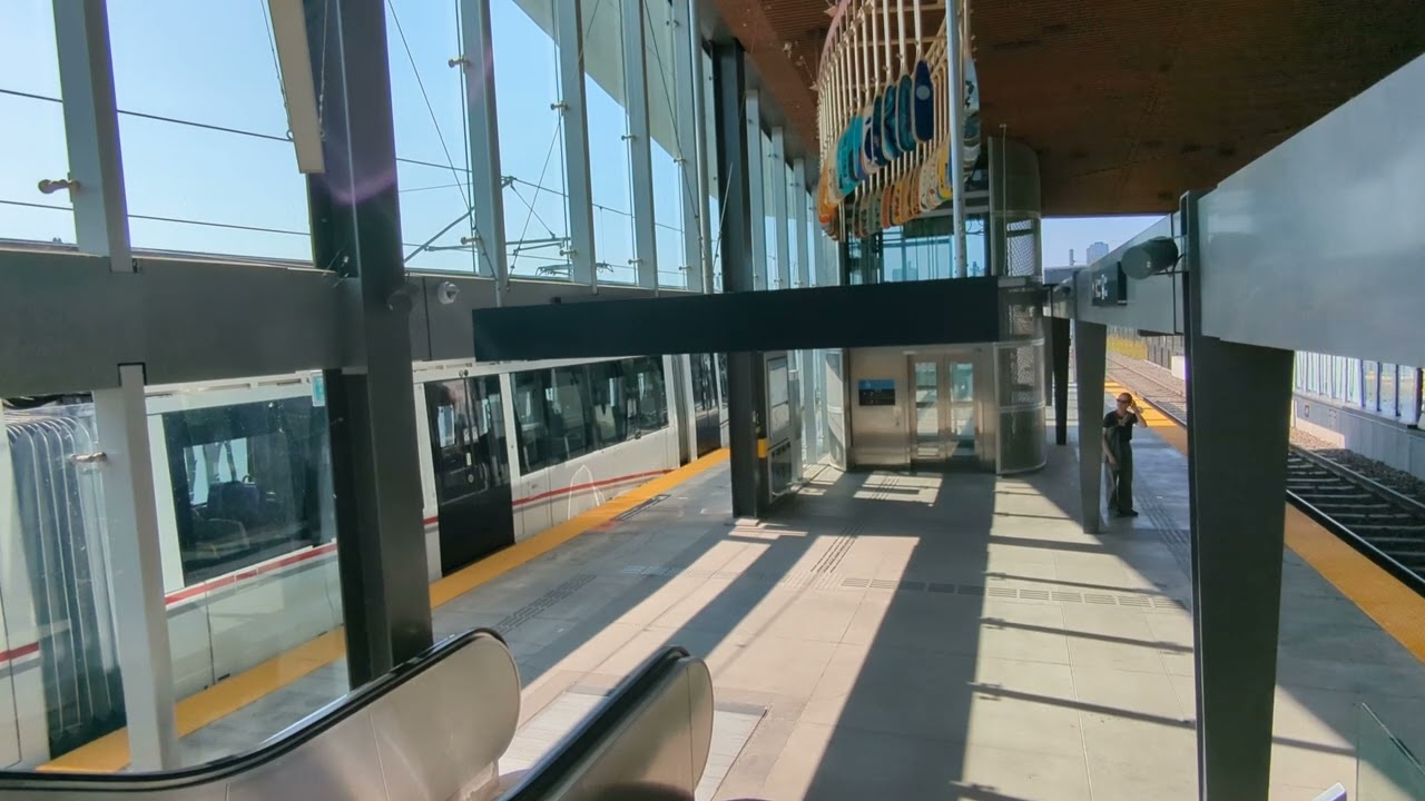 ottawa confederation line pimisi station