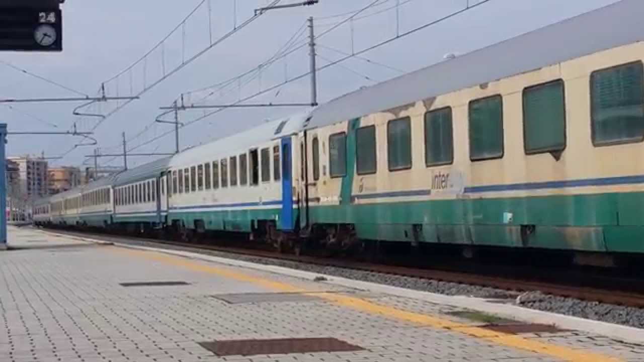 Carrozze Gran Confort a scomparti con portatabella originale e due WR sul Rolling