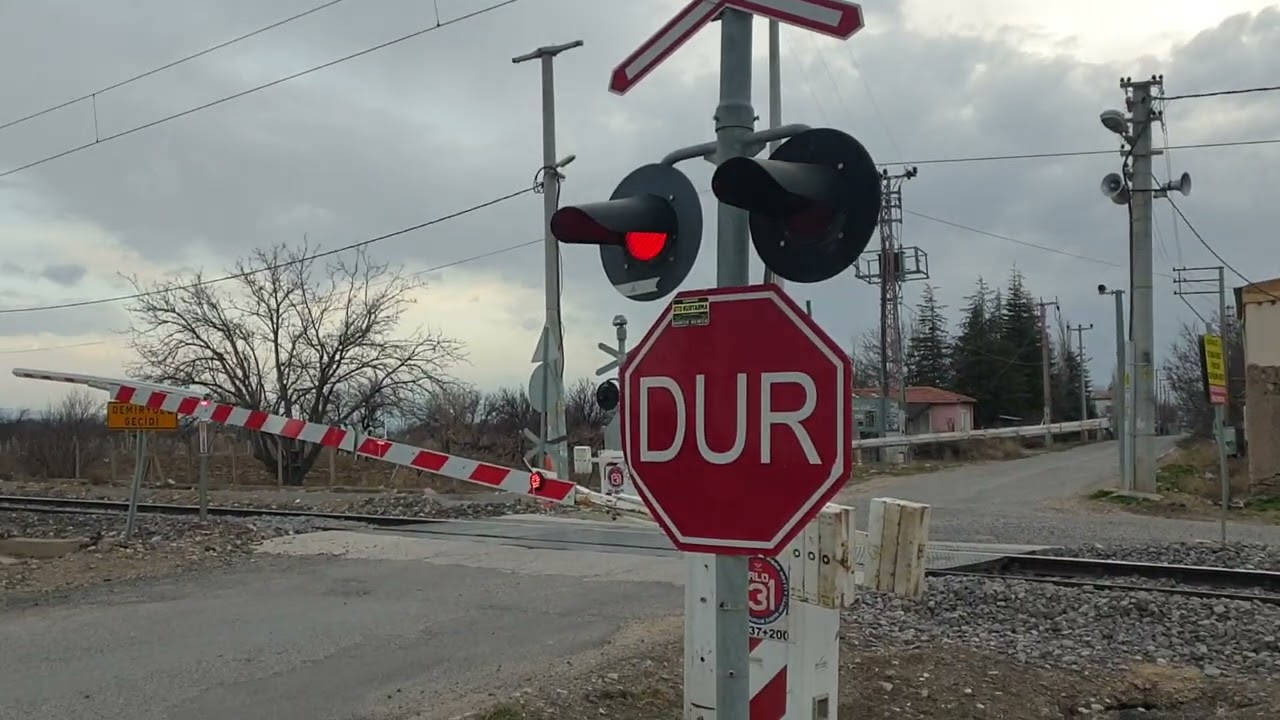 E 43 036 Kemerhisar tren istasyonundan geçiyor (3. Görüşümüz) @TCDD19 herşey için teşekkür ederiz 🙌❤