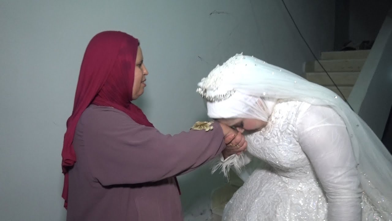 مش هتسدق  العروسه طلعة الشقه لوحدها وشوف مين فى استقبلها#افراح