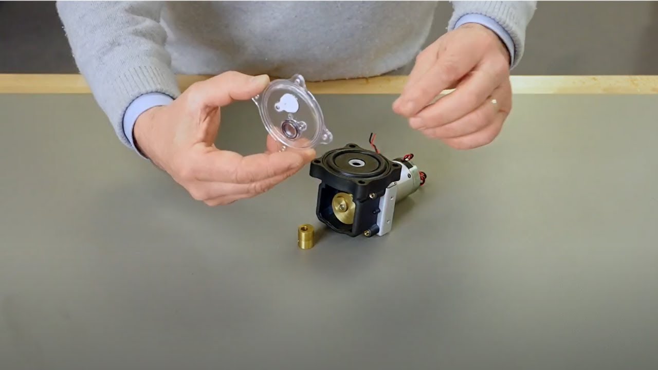 How does a gas diaphragm pump work?