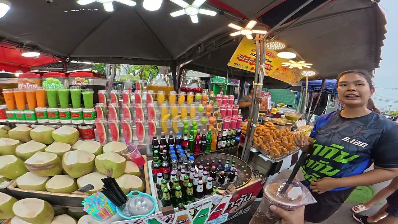 Wandering through Bangkok’s famou Weekend Market – a paradise for street food, shopping, and culture