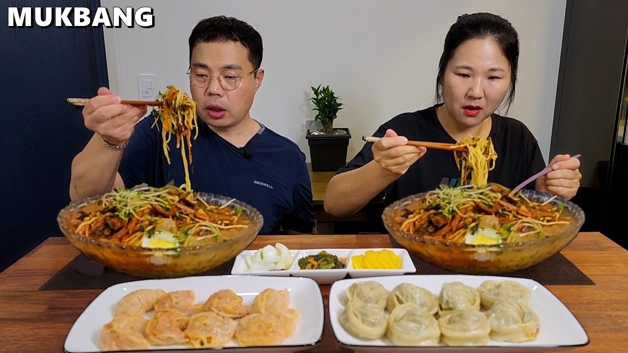 Корейская холодная лапша джамппонгㅣПельмени с кимчи Пельмени с мясомㅣCooking& MukbangㅣEating Sound