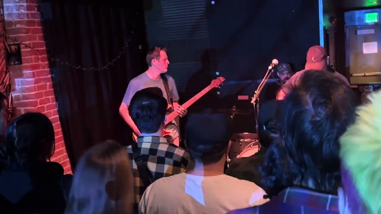 Foreign Suns - (live) @ Surfside 7