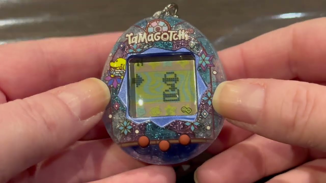 Распаковка и игровой процесс Tamagotchi Winter Stained Glass Gen 2.