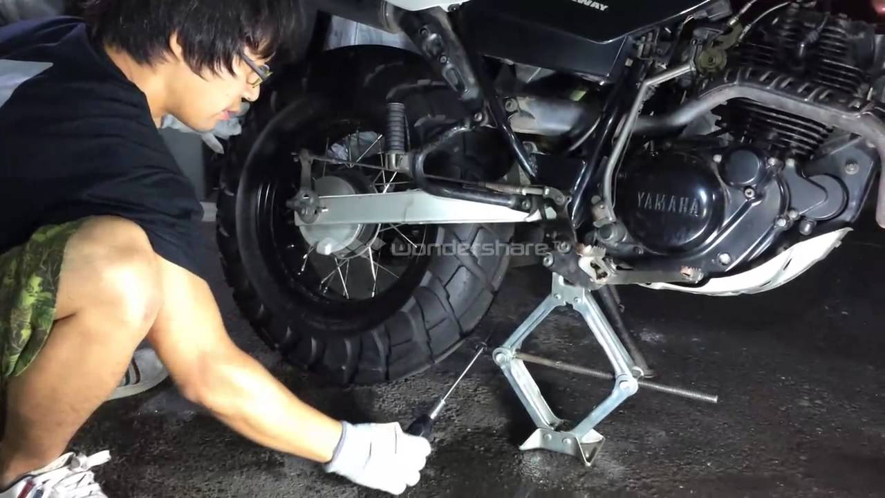 サイドスタンドしか無いバイクのリアタイヤの浮かせ方