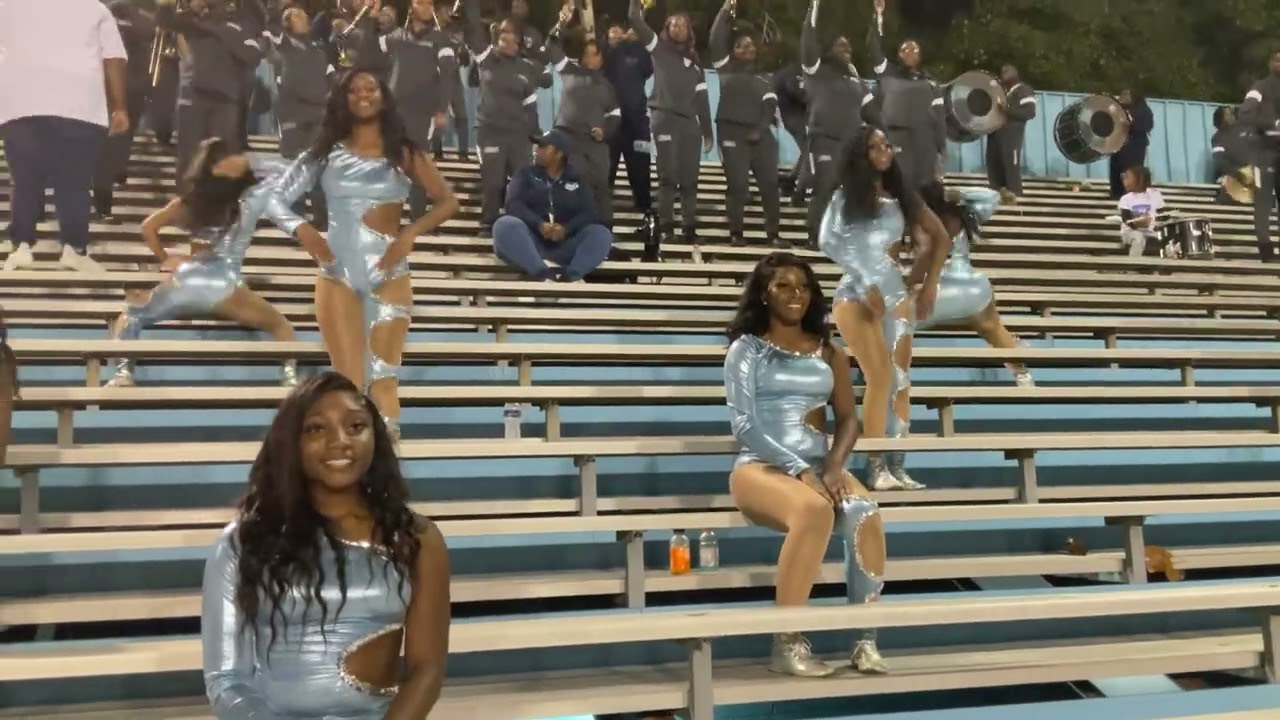 Senior Night Captain CharQueria Curtis Leading - Class of 2026