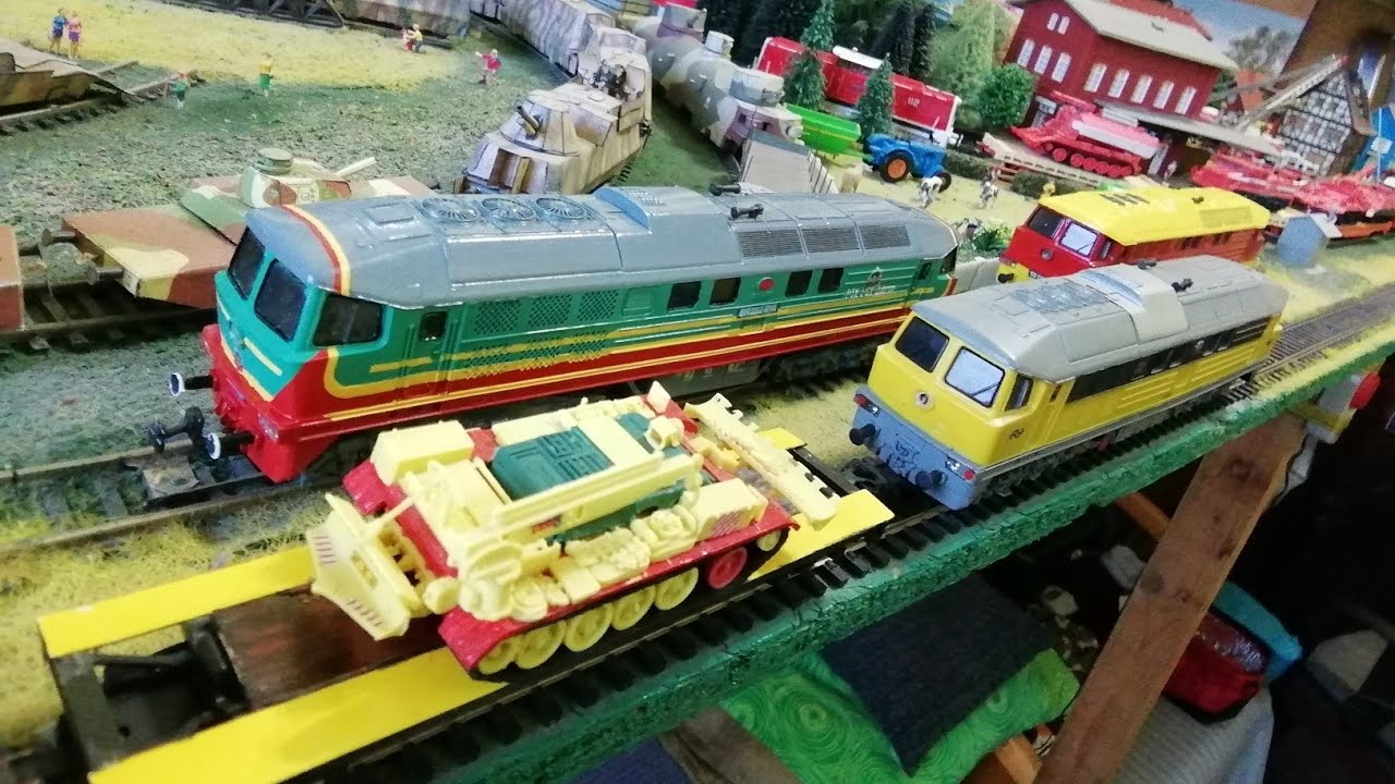 Pociąg Techniczny \1/ PKP Energetyka w składzie Spalinow&oacute;z BR130 1606 Ludmiła, wagony sam malowałem