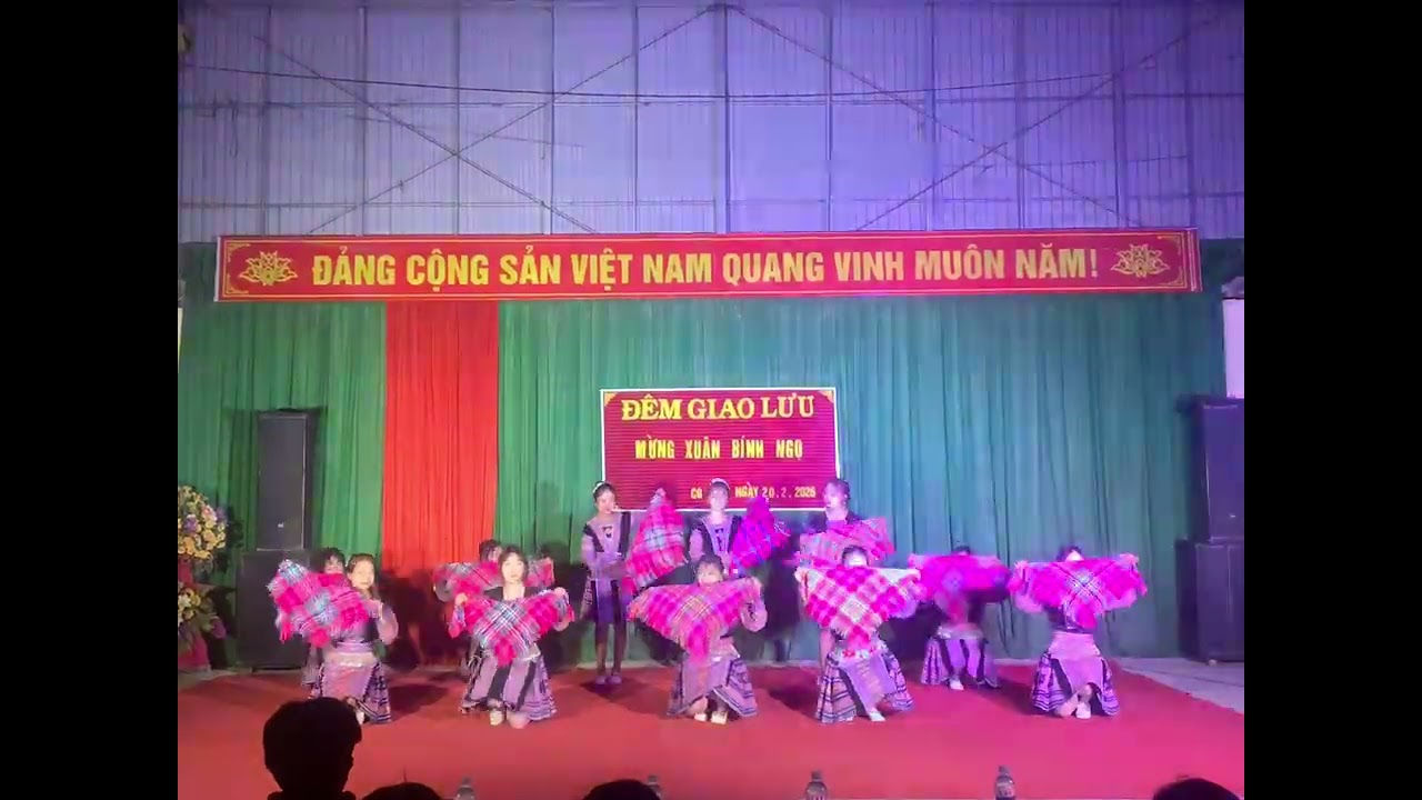 Sáo Mèo,Chiếc Khăn piêu