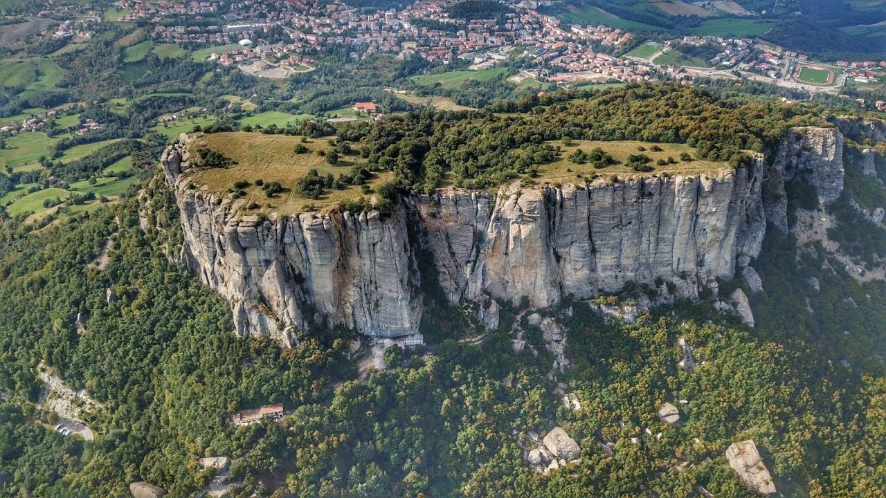 Slackline alla Pietra di  Bismantova (RE)