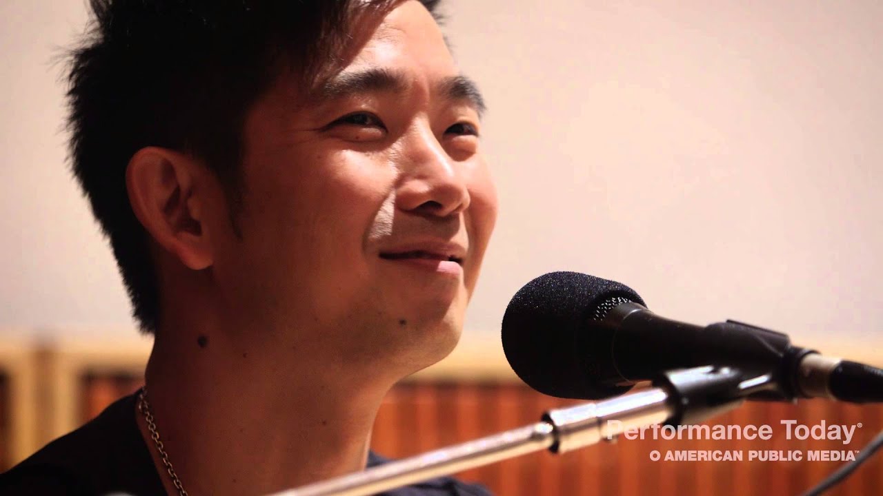 Jake Shimabukuro explains the 10-finger strum