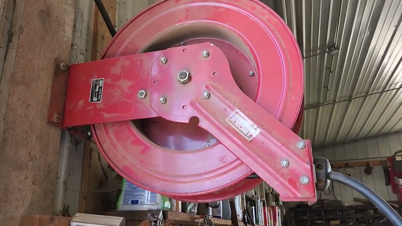 Lincoln 83753 Value Series Air Water Retractable Hose Reel, Great for farm use with sturdy hoses