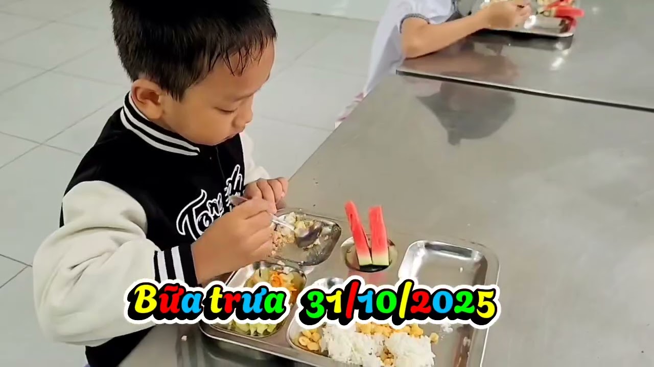 Bữa trưa bán trú
