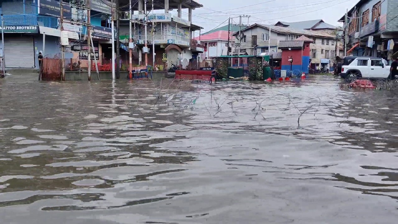 Heavy water logging around Police Control Room Srinagar following incessant rainfall