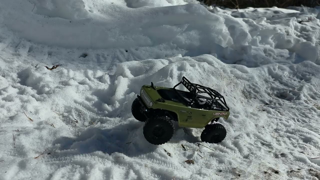 Crawling in Snow & Ice! 1/24th Scale RC