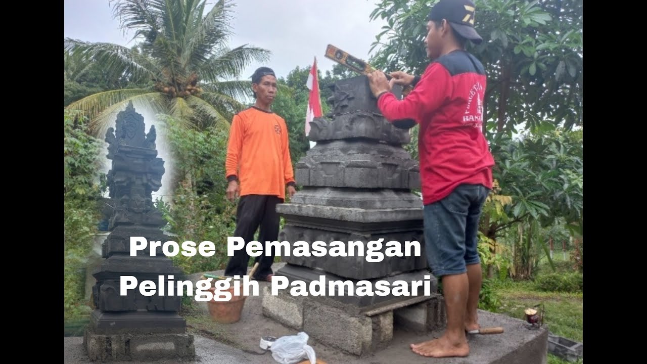 PROSES PEMASANGAN PELINGGIH SANGGAH PADMASARI