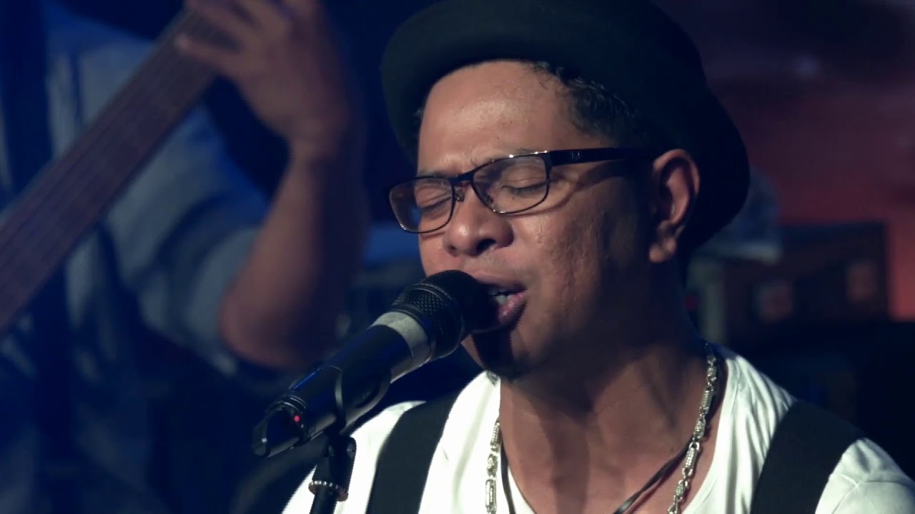Tovo J'Hay - TSY HANAIKY INTSONY  Live at ARENA