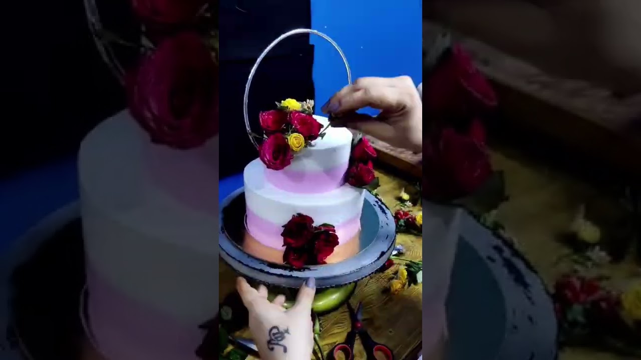 #shorts #youtubeshorts #cake #cakedecorating #flowercake #naturalflower #anniversary #uae