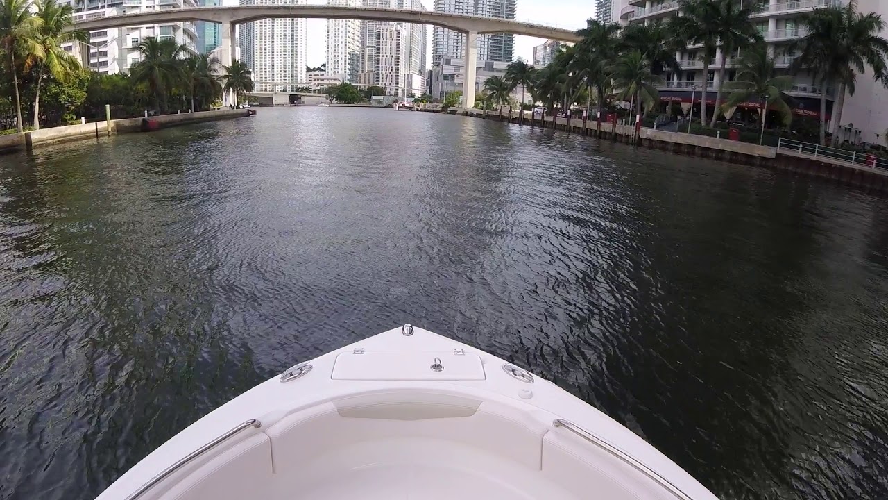 Miami River 2017 Robalo R222