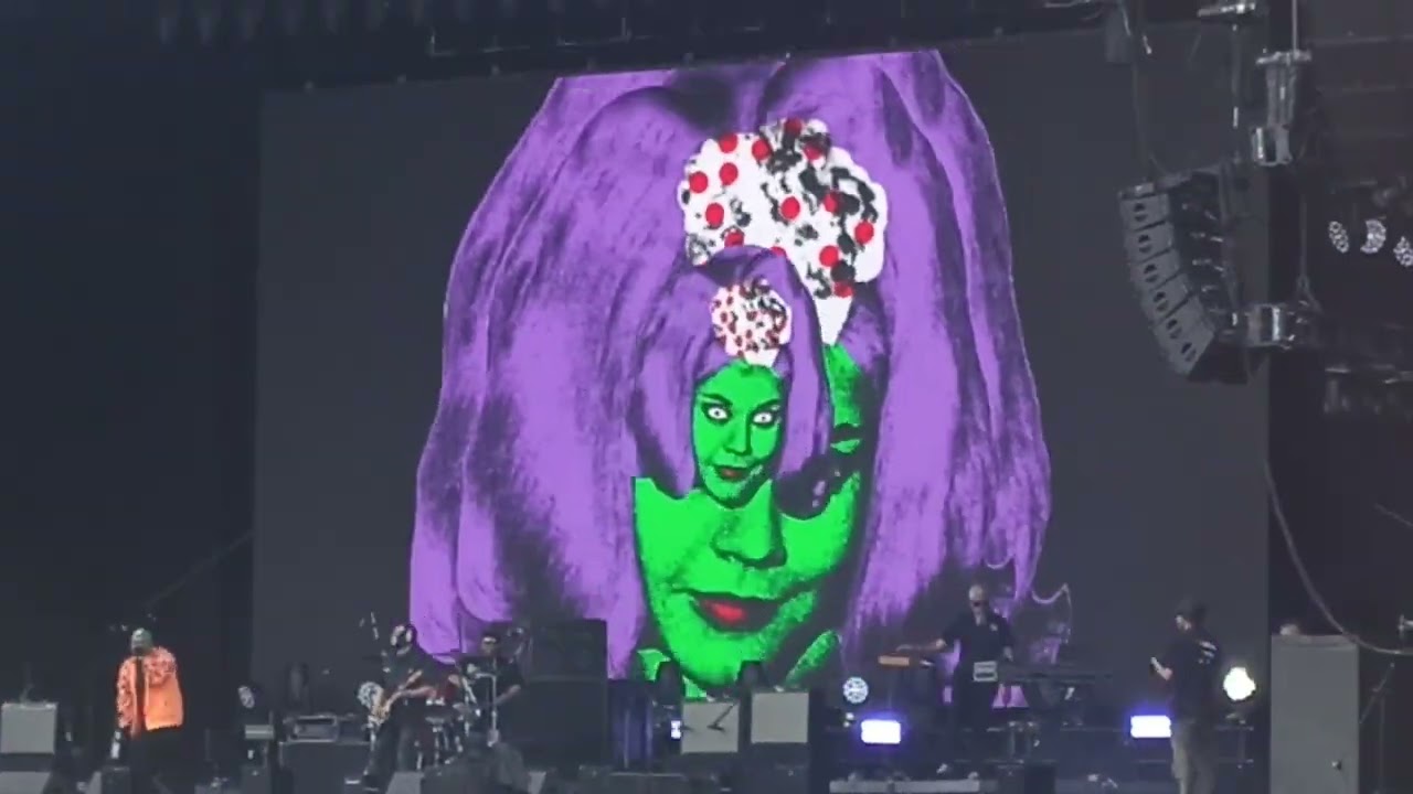 El garage de Gina Monster - Lost Acapulco feat Aczino en el Vive Latino 2023