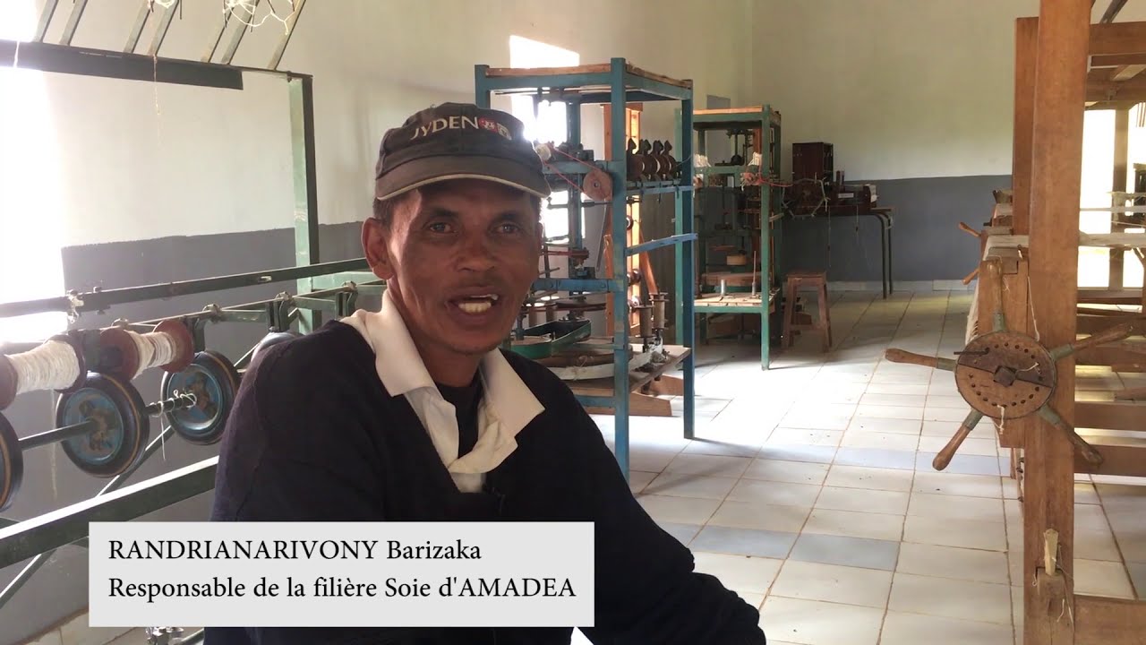 Activités de l'atelier MadaSoie à Amberomanga