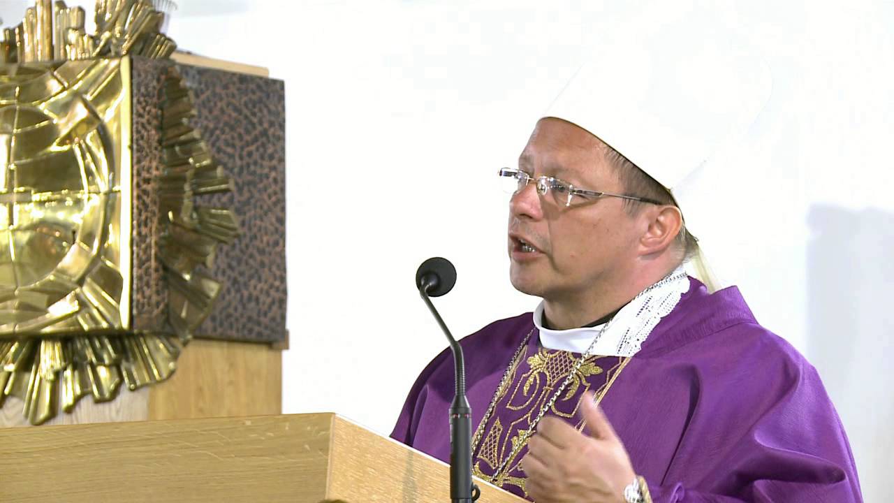 Bp Ryś podczas Mszy przy trumnie kard. Macharskiego
