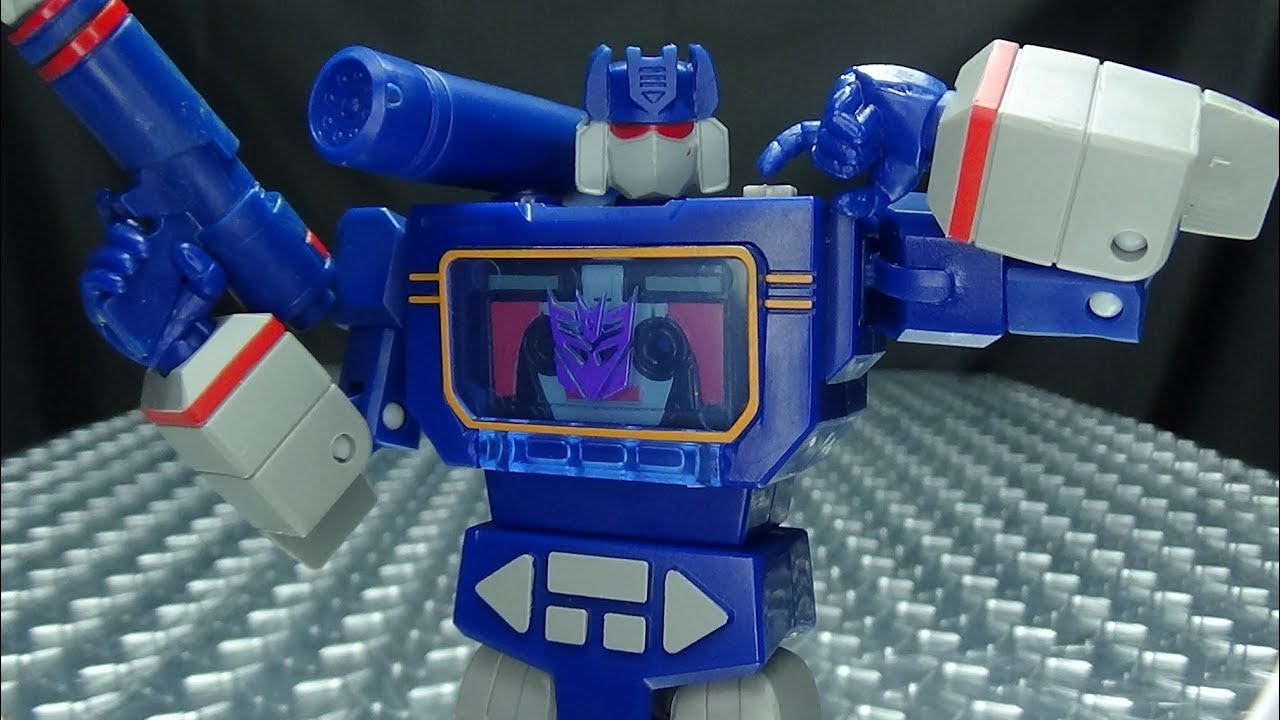 R.E.D. SOUNDWAVE: EmGo's Transformers Reviews N' Stuff