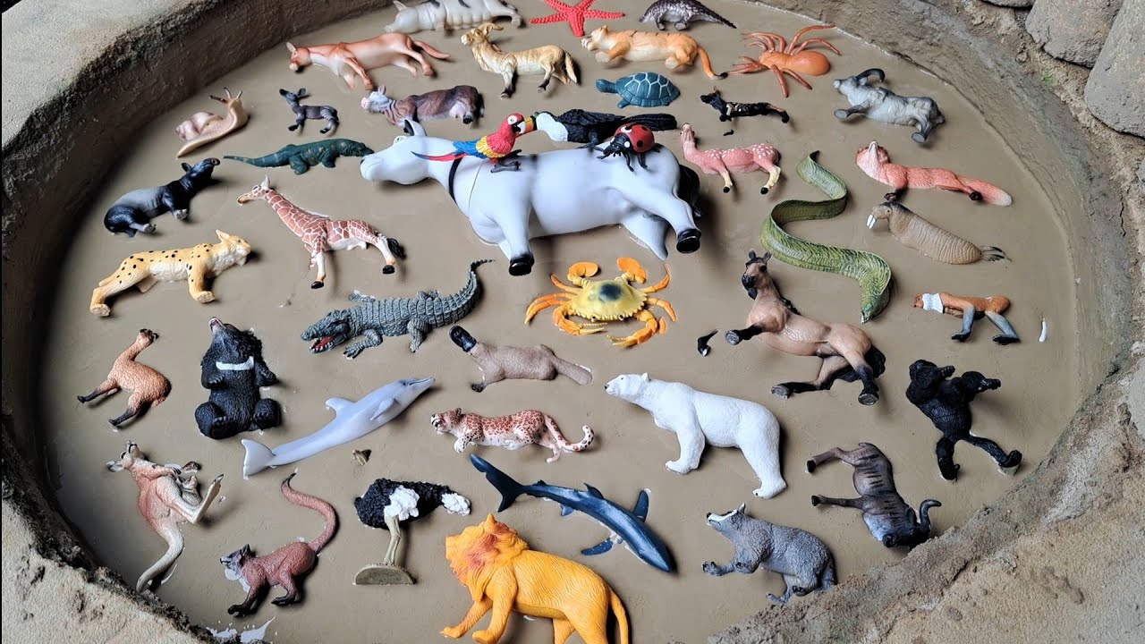 Animais de Plástico Presos na Lama Girafa Tigre Vaca Cavalo Crocodilo Urso Polar Cervo Leão Tubarão