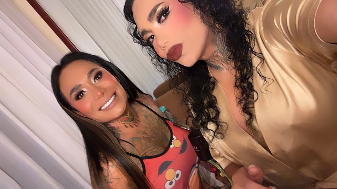 Paolita Suarez está en vivo esperando a Karina para maquillarnos ￼