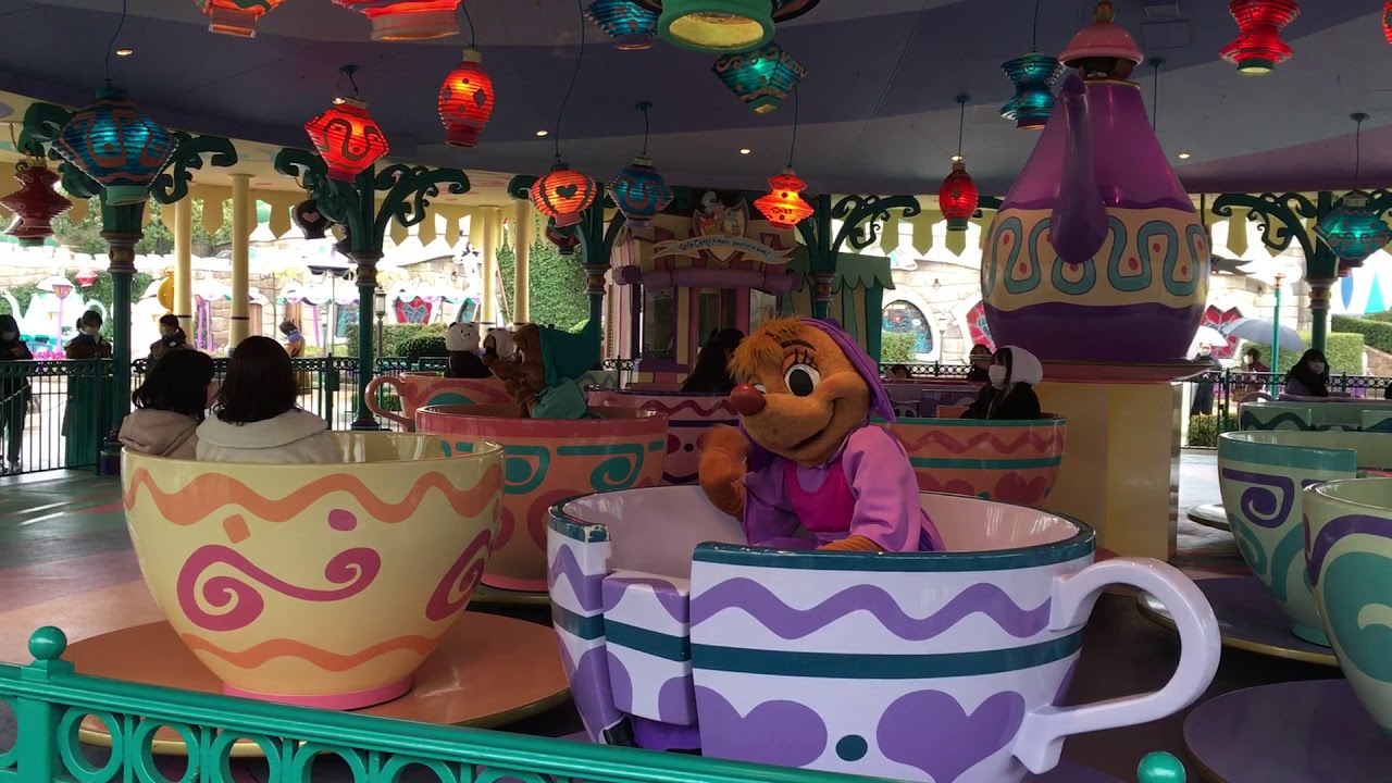 Tokyo Disneyland　東京ディズニーランド　アリスのティーパーティーにキャラクターが乗り込んで来た！